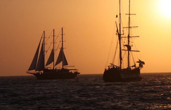 Caldera Sunset Cruise - Foto 4